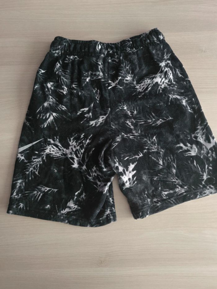 Short Nike taille XL correspond à un S - photo numéro 3