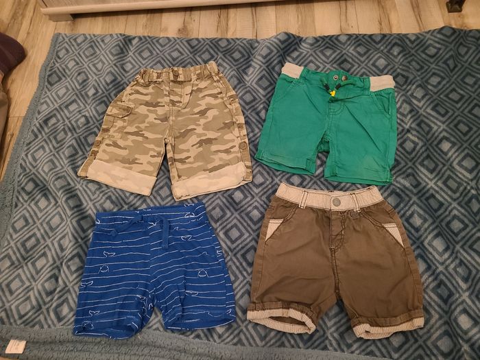 Shorts très bon état. 18mois