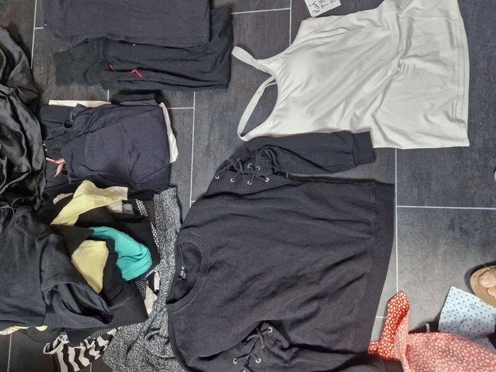 Lot vêtements femme taille s N 1 - photo numéro 4