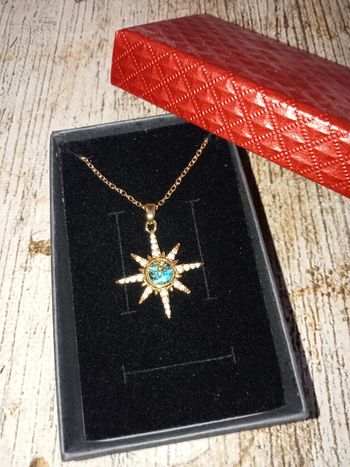 Collier et pendentif étoile de soleil bleu