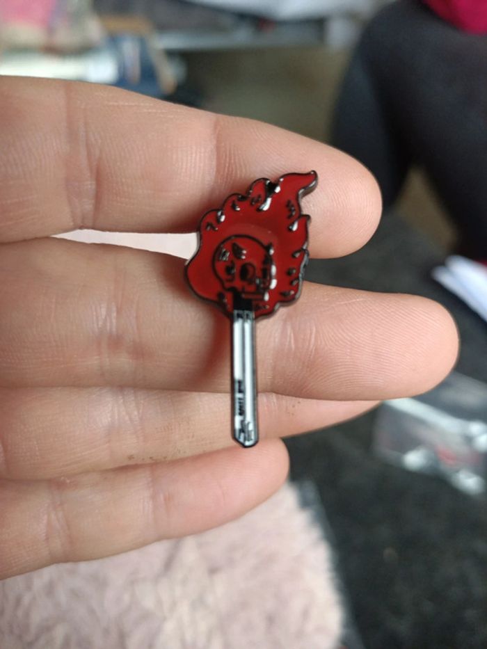 Pins allumette tête de mort - photo numéro 4