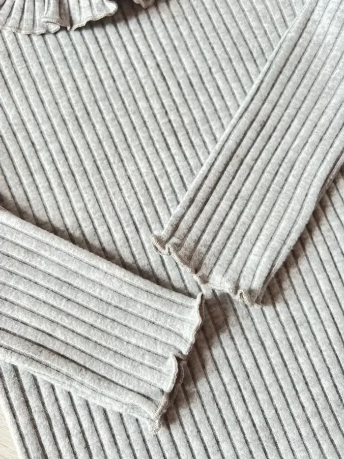Joli pull mi saison gris clair 4 ans C&A - photo numéro 4