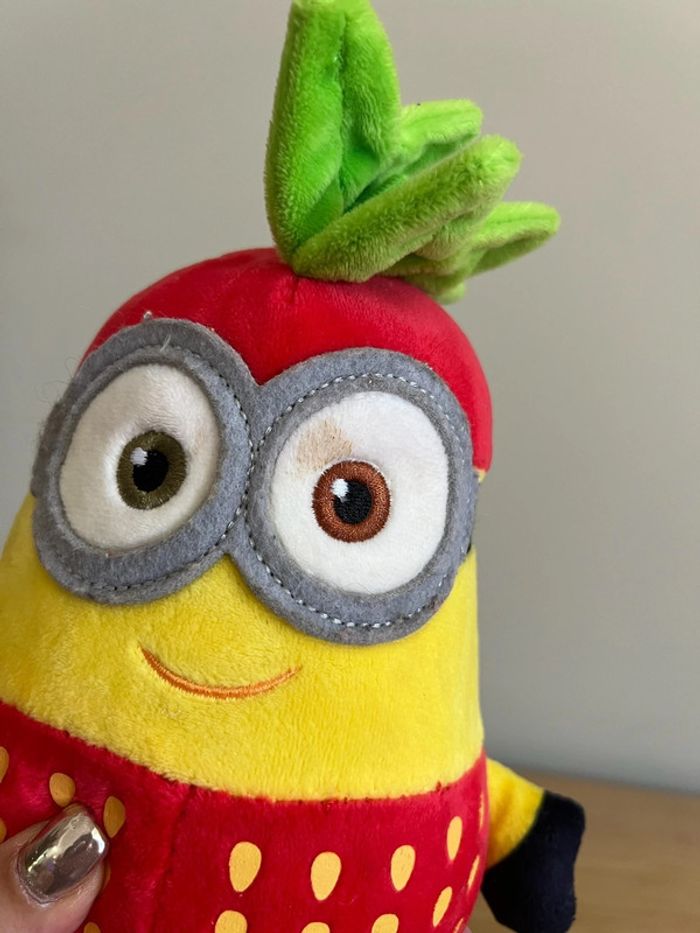 Peluche Les minions - fraise - photo numéro 3