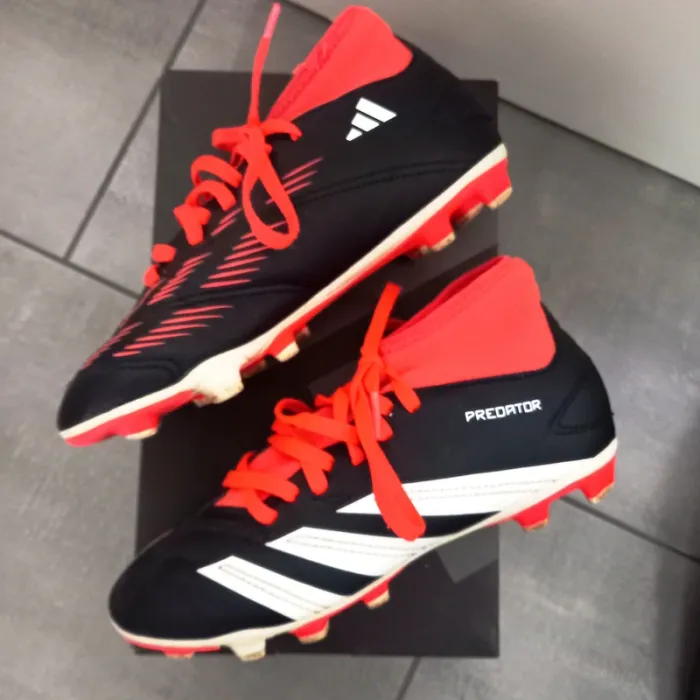 Crampons Adidas Predator T.33 - photo numéro 3