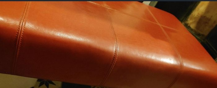 Banc banquette Cuir véritable et bois très bon état Rouge - photo numéro 5