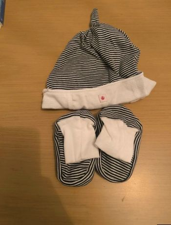 Ensemble bonnet & chaussons neuf 