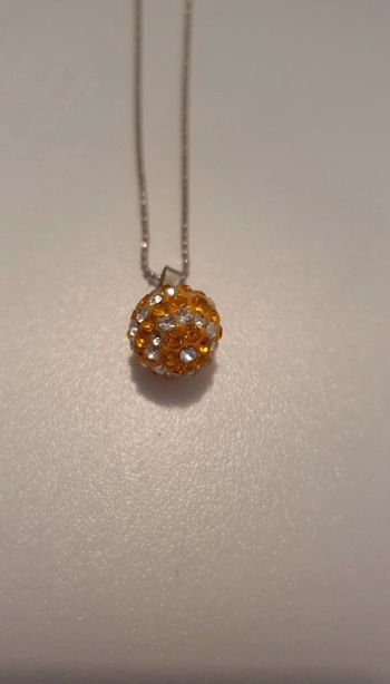 Collier et pendentif neuf