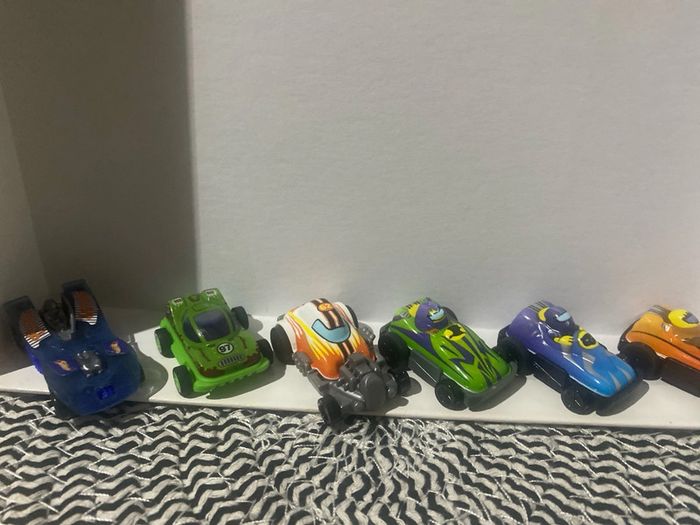 Figurines petites voitures - photo numéro 5