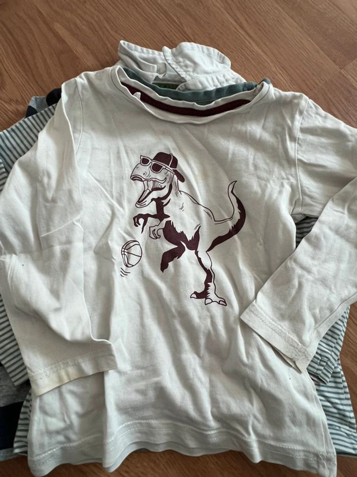 Lot de vêtements tâchés ou abîmés - photo numéro 9