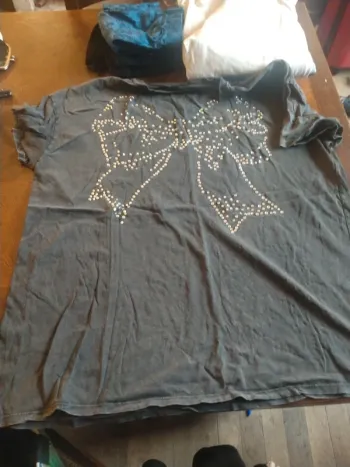 T-shirt avec noeud