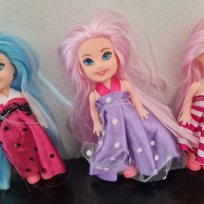 Lot de petites poupees - photo numéro 3