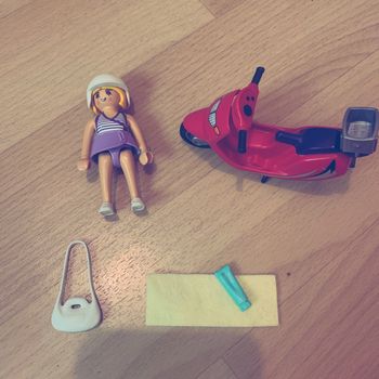 Playmobil vacanciers avec scooter 9084