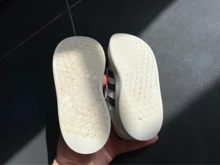Baskets Adidas taille 24 - photo numéro 6
