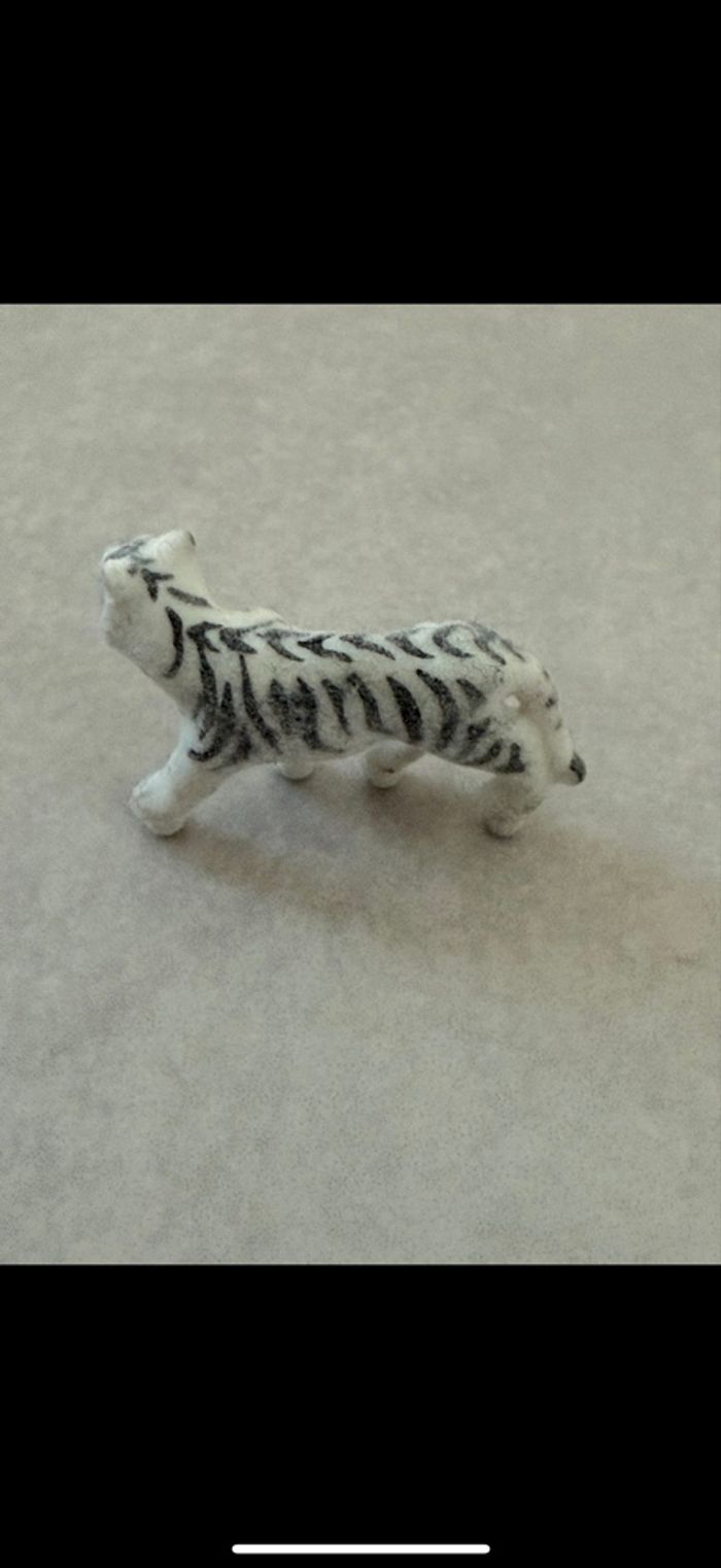 Figurine tigre blanc - photo numéro 3