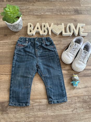 - Jeans Obaibi   - 12 mois - Très bon état 