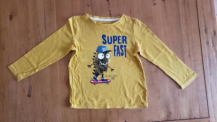 Lot 4 ans : 1 sweat polaire + 1 pantalon + 2 pulls + 1 chemise et 1 tee-shirt - photo numéro 7