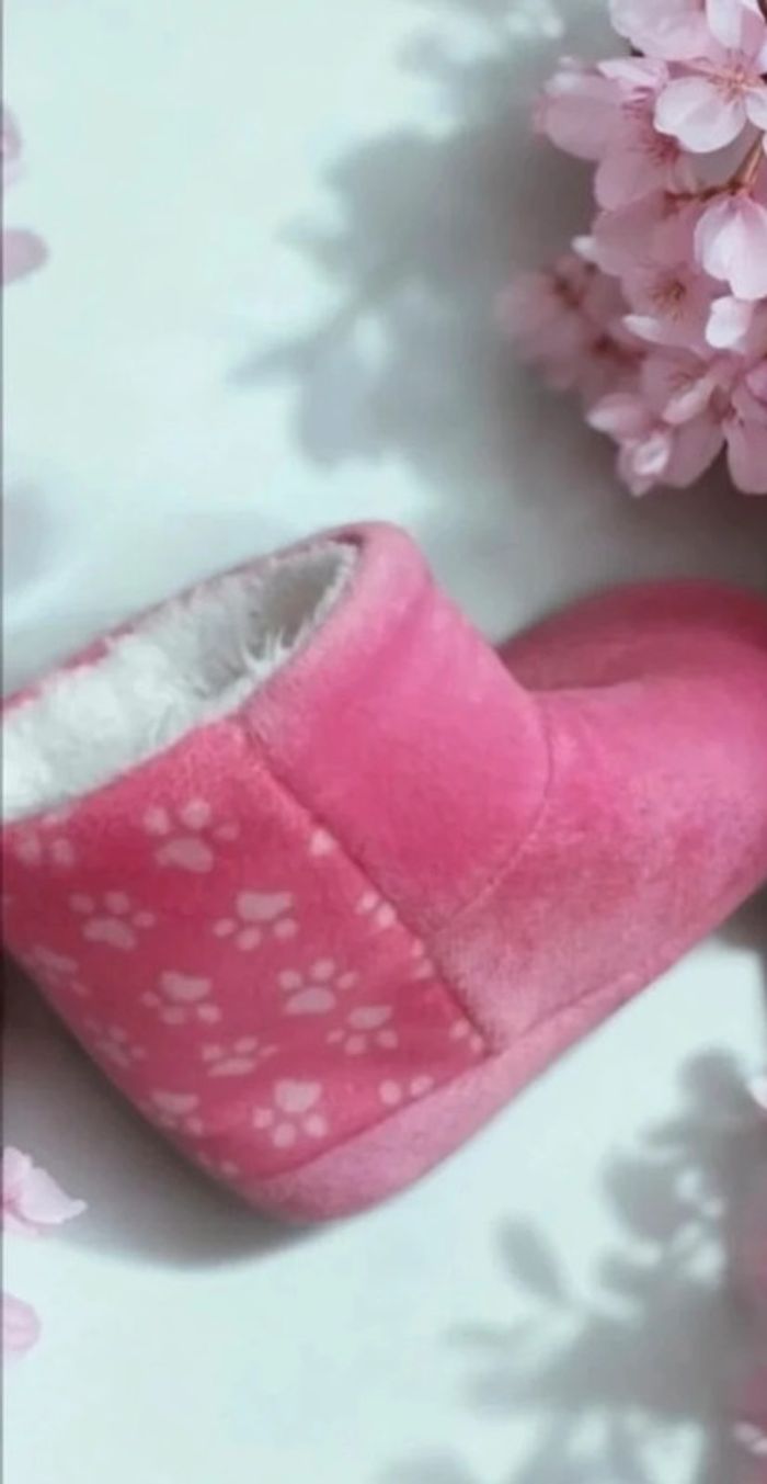 🎀 Adorables Chaussons Roses Fourrés Pat' Patrouille taille 24/25🎀 - photo numéro 3