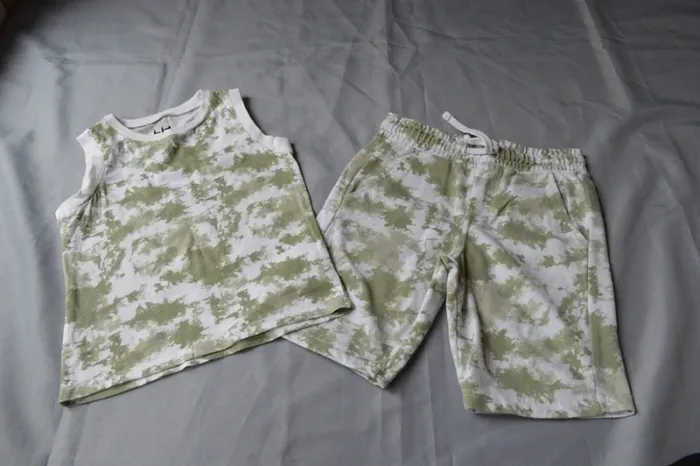 Ensemble Lh blanc et kaki taille 8 ans / 128 cm