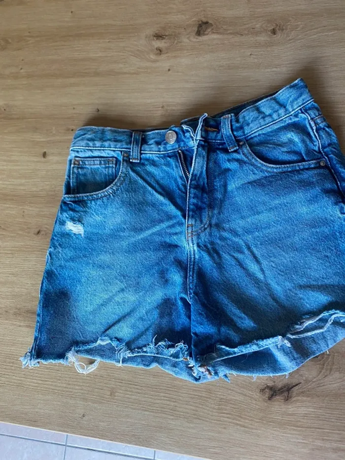 Short fille