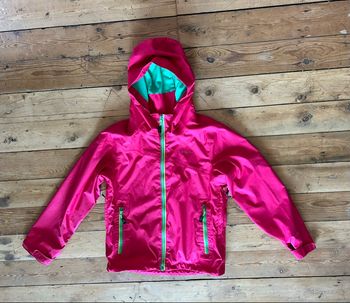 Très bel imperméable framboise et vert 8 ans Decathlon