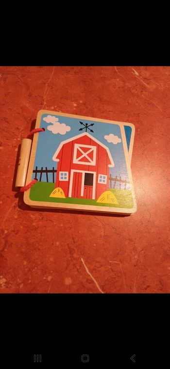 Livre en bois " A la ferme "