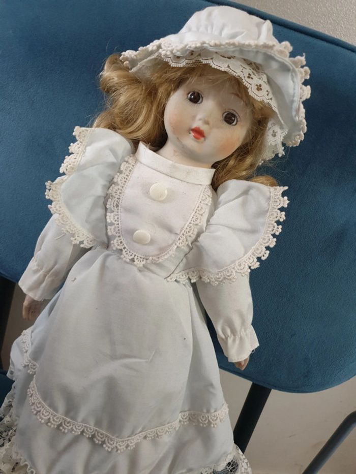 Poupée en porcelaine - photo numéro 5