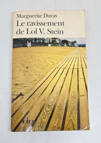 "Le ravissement de Lol V. Stein", de Marguerite Duras.
Folio.
194 pages.
ISBN : 978.2.07.036810.5