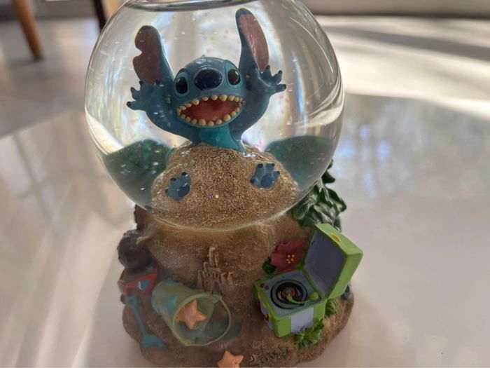 Snowglobe musical Lilo et stitch boule pailletée - photo numéro 3