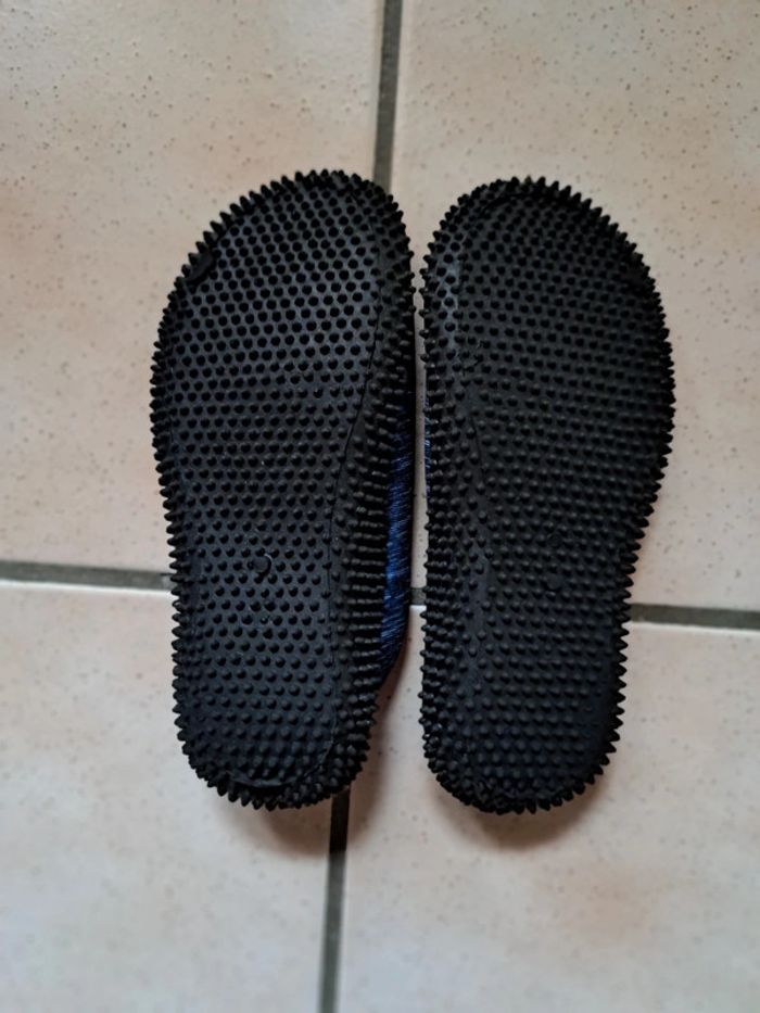 Chaussons aquatiques neufs pointure 28 - photo numéro 3