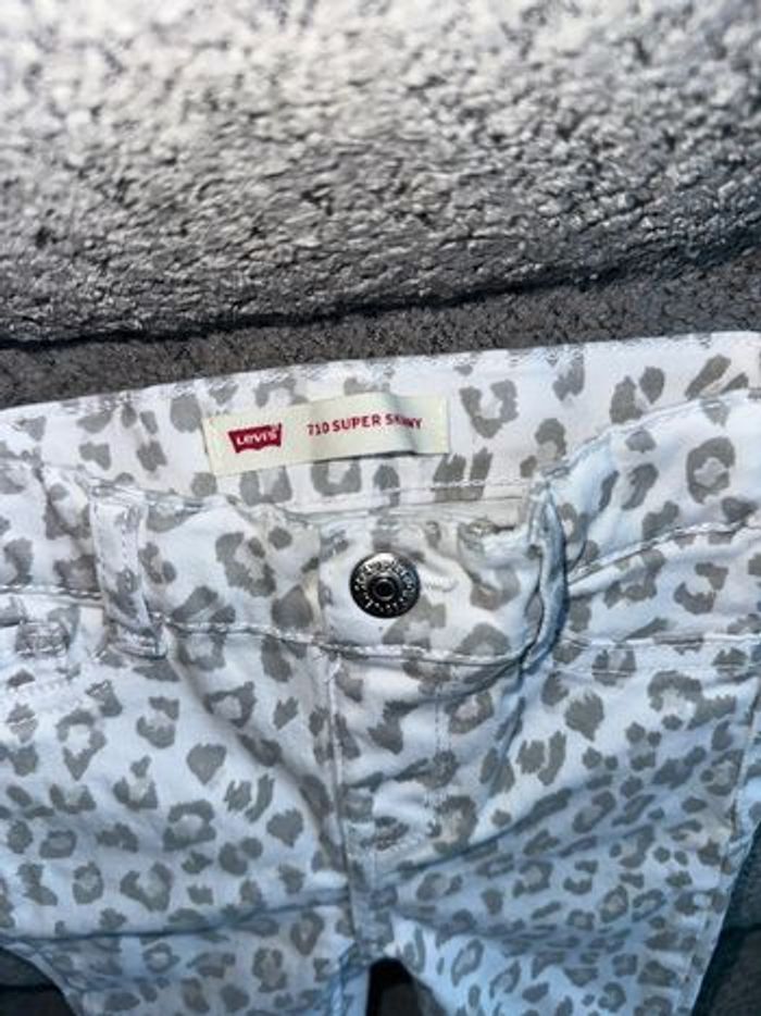 Jean skinny 710 levi’s motifs léopard - photo numéro 2