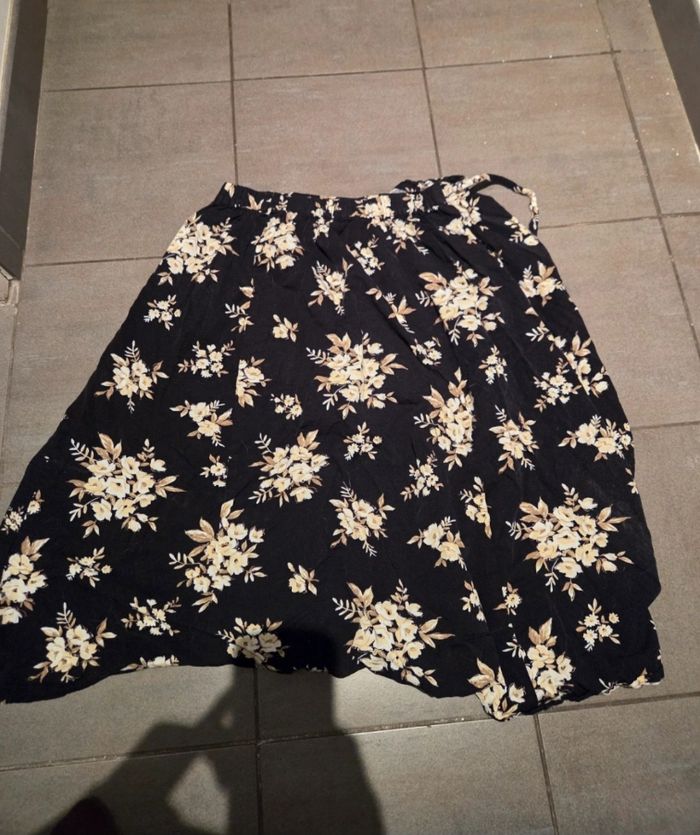 Jupe portefeuille noir a fleur vintage - photo numéro 5