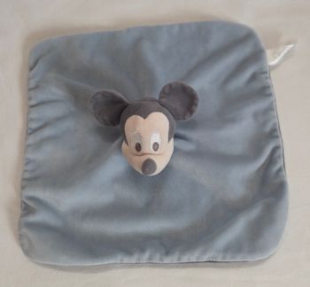 Doudou Mickey carré plat bleu et gris - Disney