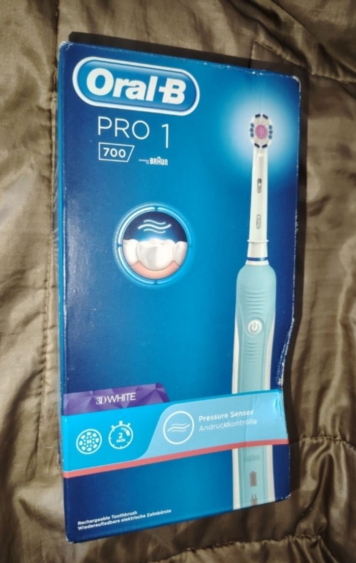 Brosse à dents électrique oral-B  Pro 1  700
