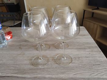 Lot de 4 verre ballon à vin neuf