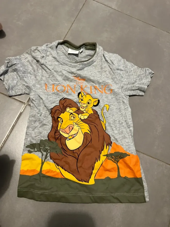 T-shirt Le Roi Lion Disney taille 6 ans - photo numéro 4
