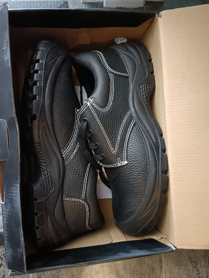 Chaussures de sécurité homme taille 44 neuve