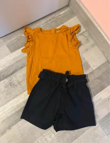 Ensemble haut+short Kiabi bb fille 18 mois