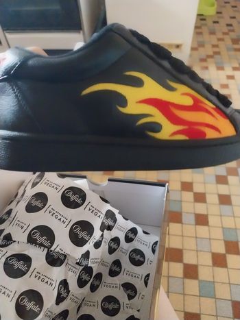 Buffalo flamme  noir neuves pointure 37 dans sa boite