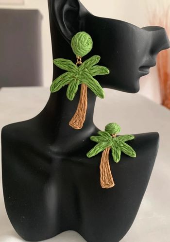 Boucles d’oreilles palmier vert et marron en raphia