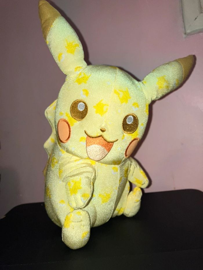 Peluche Plush Pokémon Pikachu - édition spéciale anniversaire
