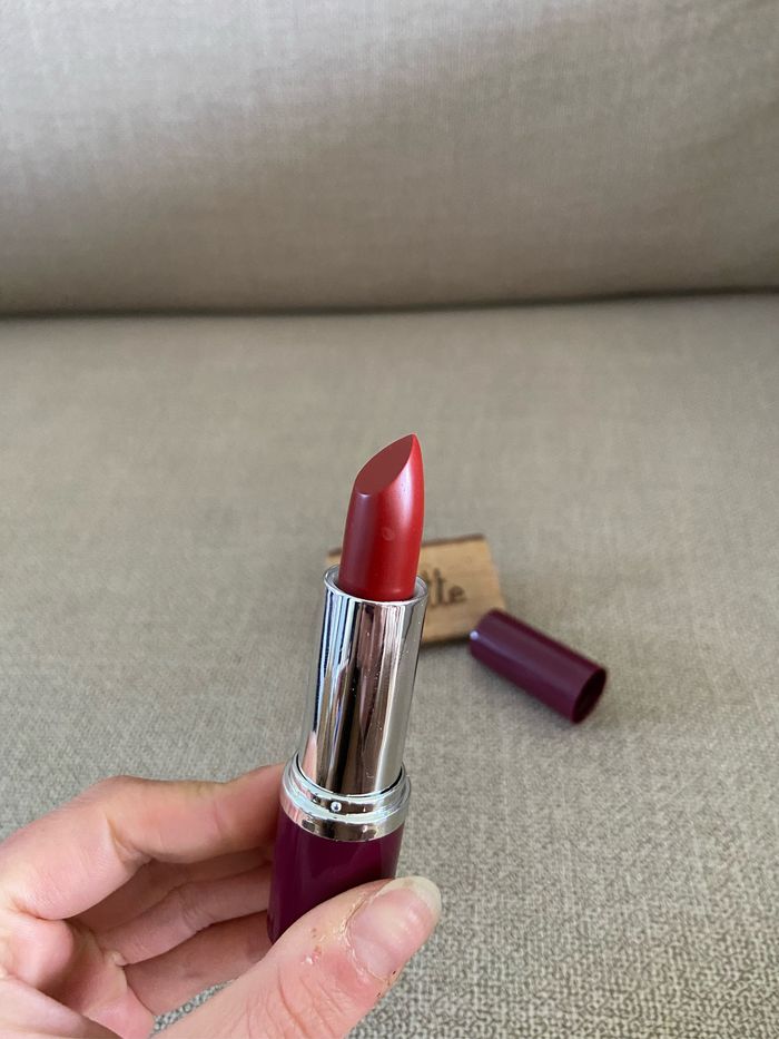 Rouge à lèvre rouges bordeaux cinq mondes - photo numéro 3