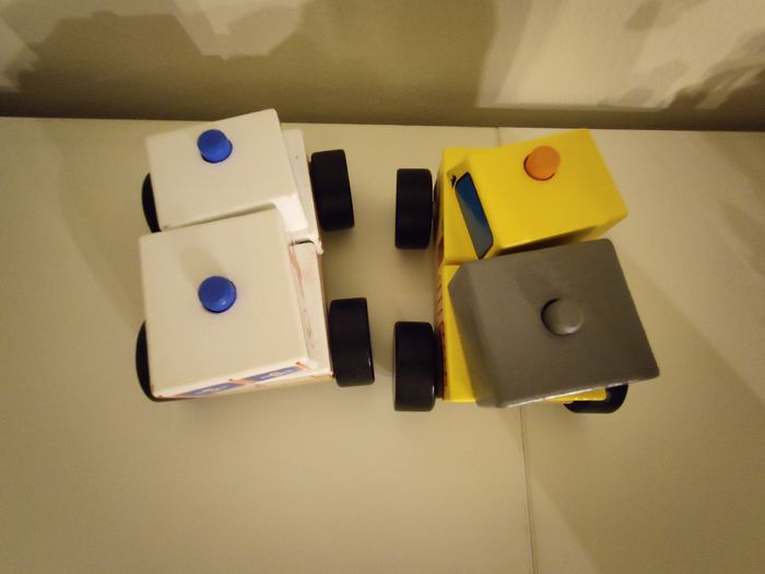 Camion et ambulance en bois - photo numéro 3