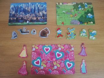 Lot de 3 petits puzzles avec figurines