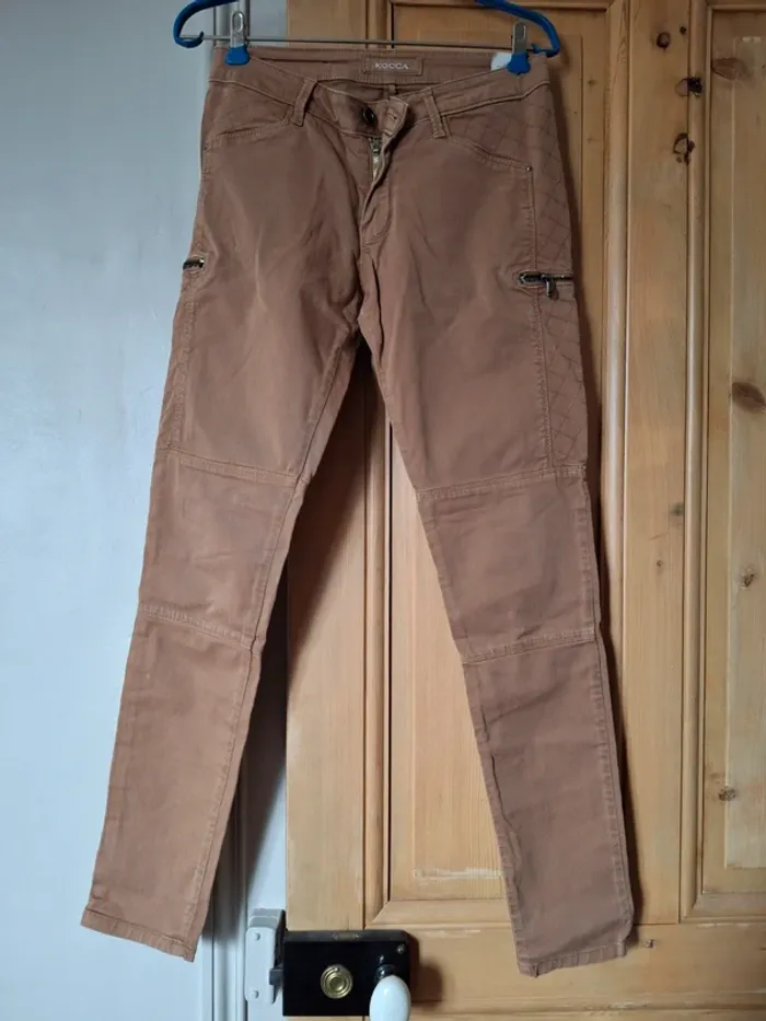 Jean marron avec détail surpiqure et poche "baggy"