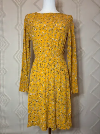 Robe jaune fleurie H&M – Taille 34 – cottage cute Stockholm