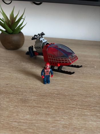 Lego spider man et son hélicoptère 4858