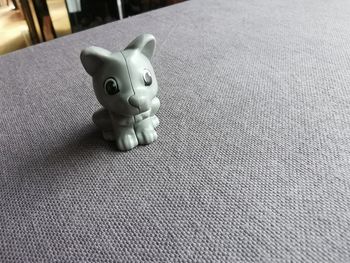 Figurine chien loup gris Kinder