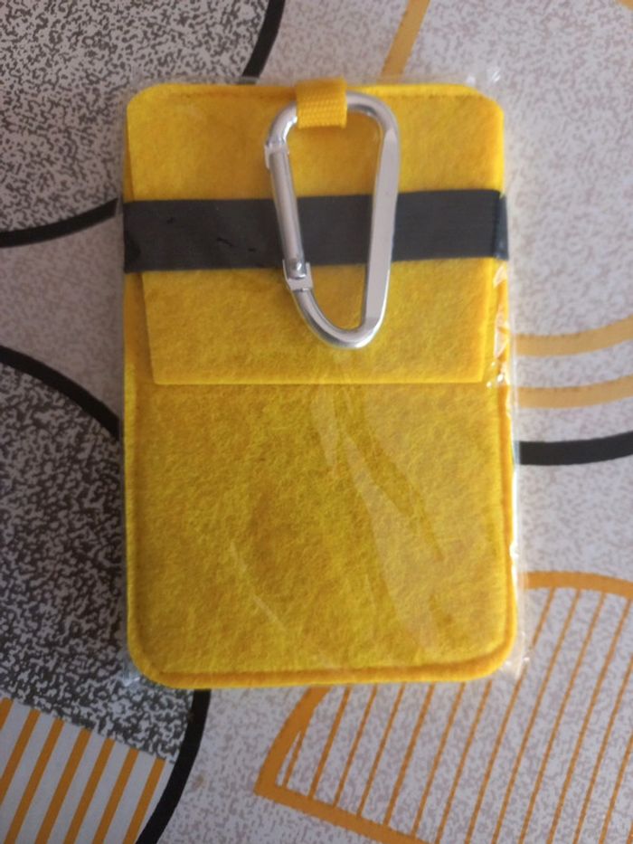 Une pochette porte clés porte cartes ricard - photo numéro 2