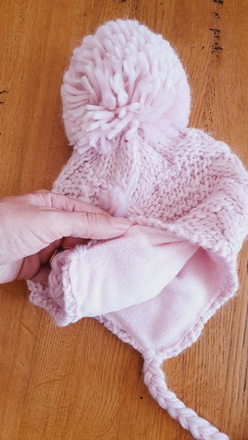 Bonnet rose doublé en polaire avec pompons et cache-oreille, 6-12 mois