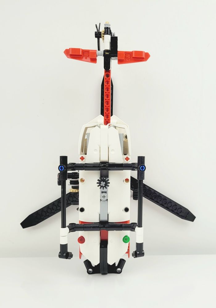 L'hélicoptère de secours Lego Technic - rèf. 42092 - photo numéro 5